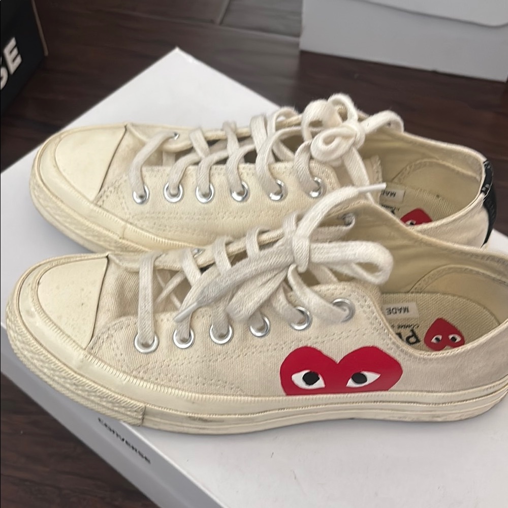 Comme des Garçons PLAY x Converse Chuck Taylor Low - Cream with Red Heart